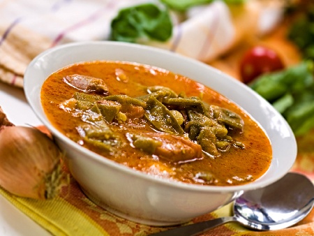 Чорба / супа със свински джолан, картофи, зелен фасул (боб), кисело зеле, праз лук и застройка от яйца и прясно мляко - снимка на рецептата